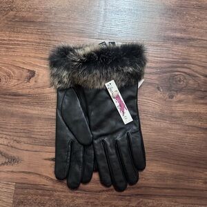 Alexandra Bartlett Black Leather Gloves with Rabbit Fur Trim